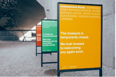 A row of three signs that read ‘The museum is temporarily closed. We look forward to welcoming you again soon’ in English, French and German.